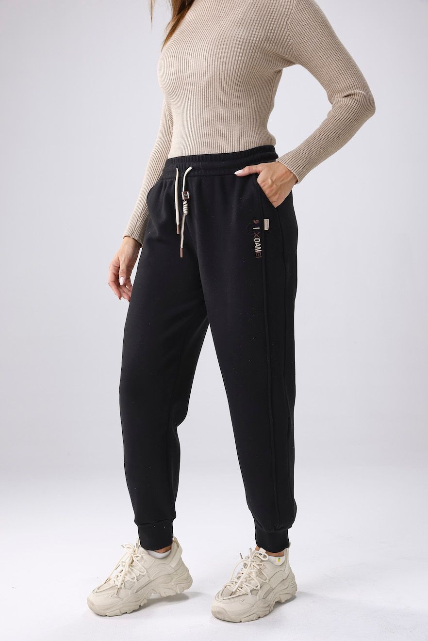 LE080-F85 Black