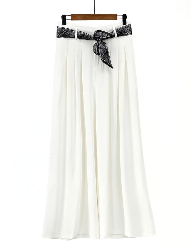 LE150-K122 White