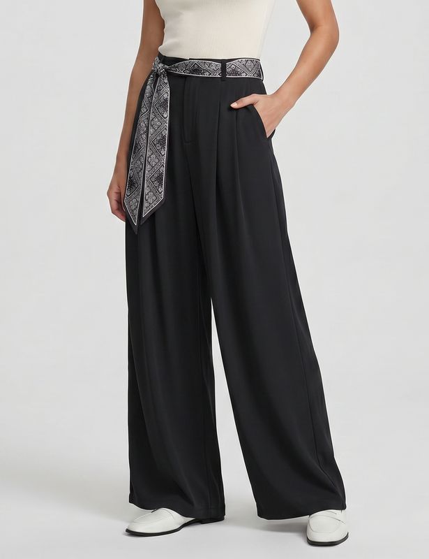 LE150-K122 Black