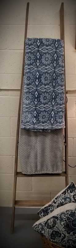 BLANKET LADDER  ( 6 FT HIGH)