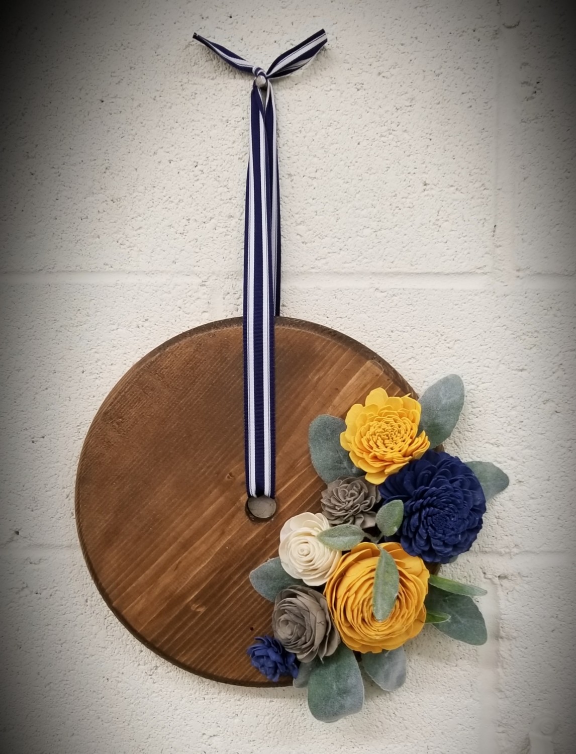WOOD CIRCLE WREATH (11&quot; W/ 7 FLOWERS)-* ribbon not included 