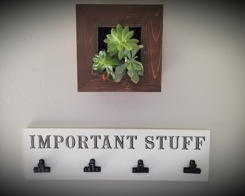 IMPORTANT STUFF CLIPBOARD SIGN (8 x 24&quot;)-L*