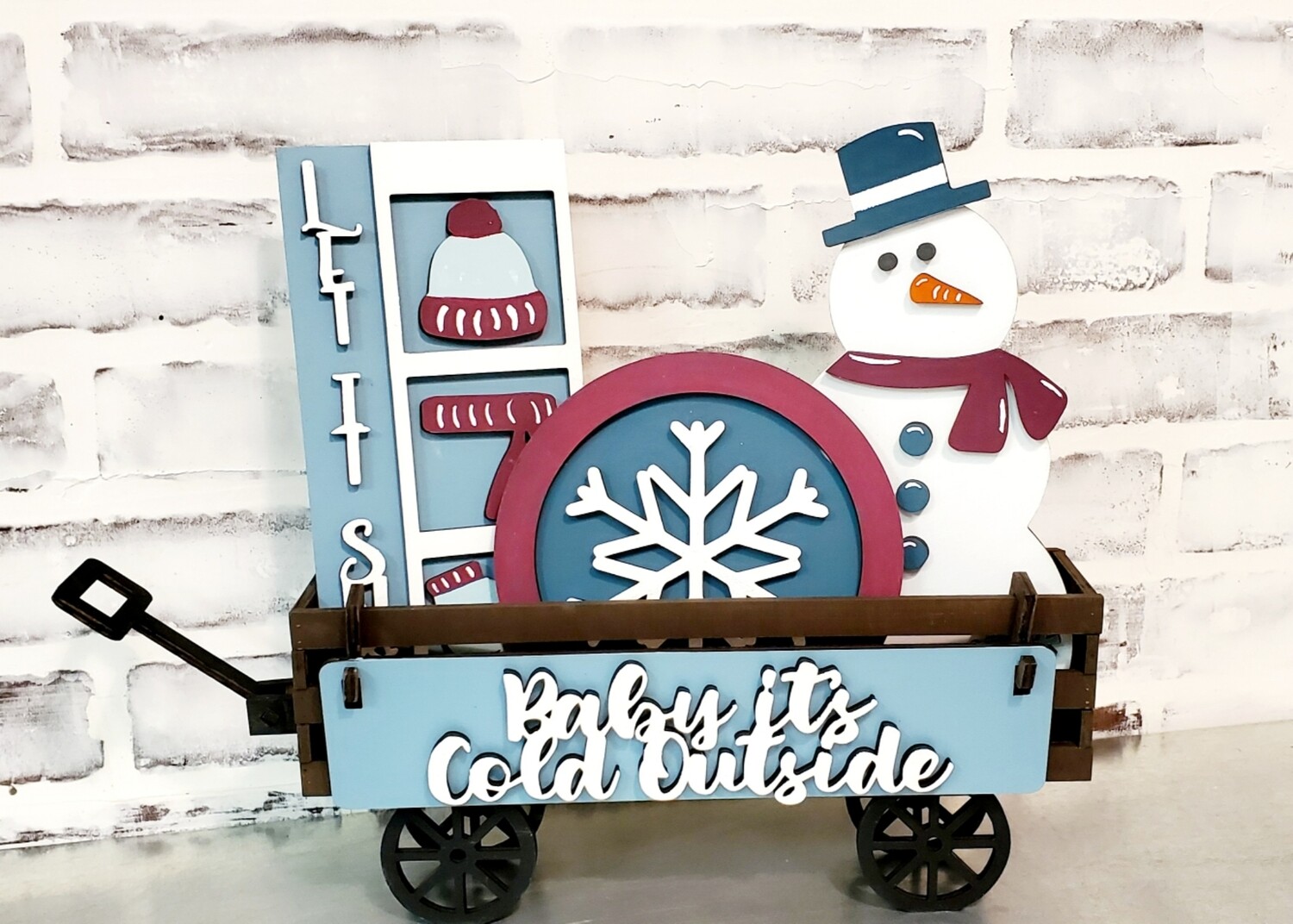 WAGON WITH CHANGEABLE HOLIDAYS **