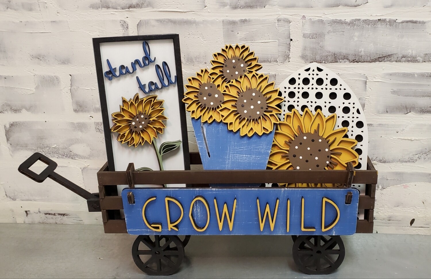 WAGON WITH CHANGEABLE HOLIDAYS **