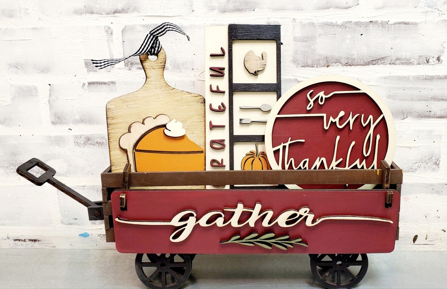 WAGON WITH CHANGEABLE HOLIDAYS **