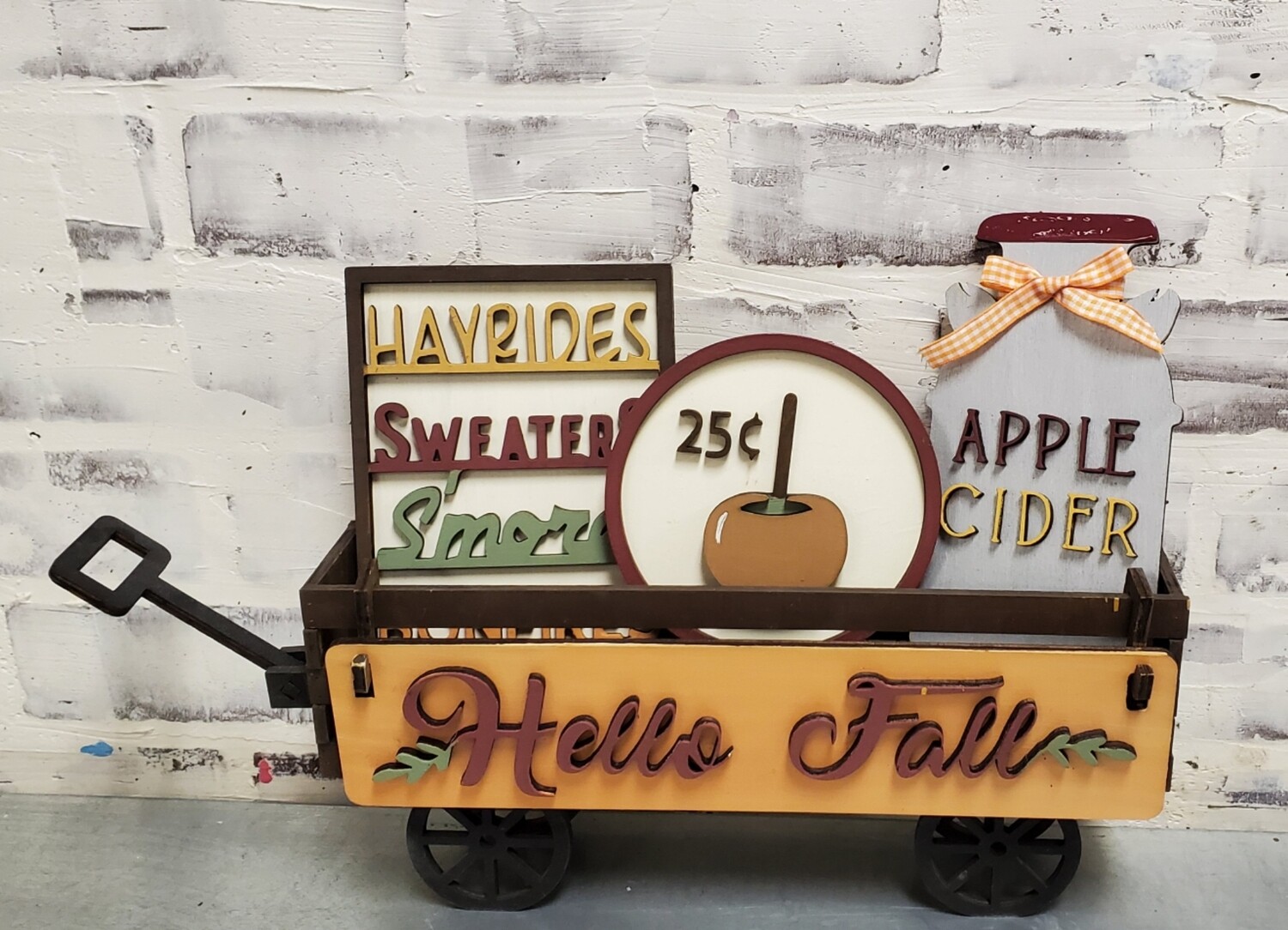 WAGON WITH CHANGEABLE HOLIDAYS **
