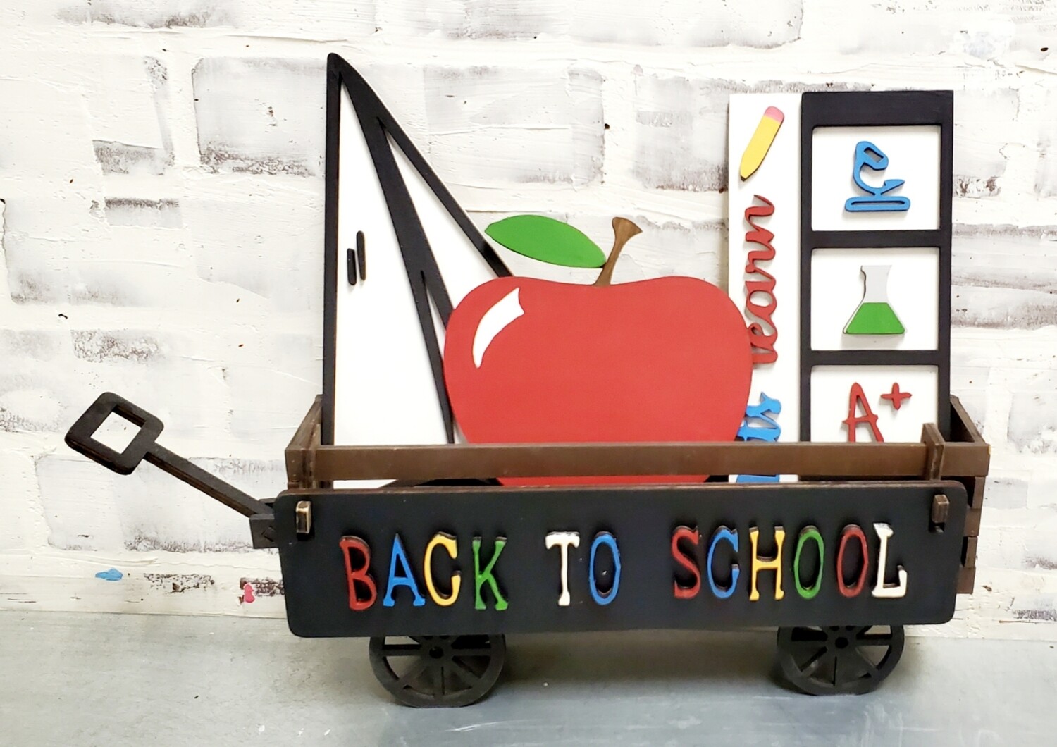 WAGON WITH CHANGEABLE HOLIDAYS **