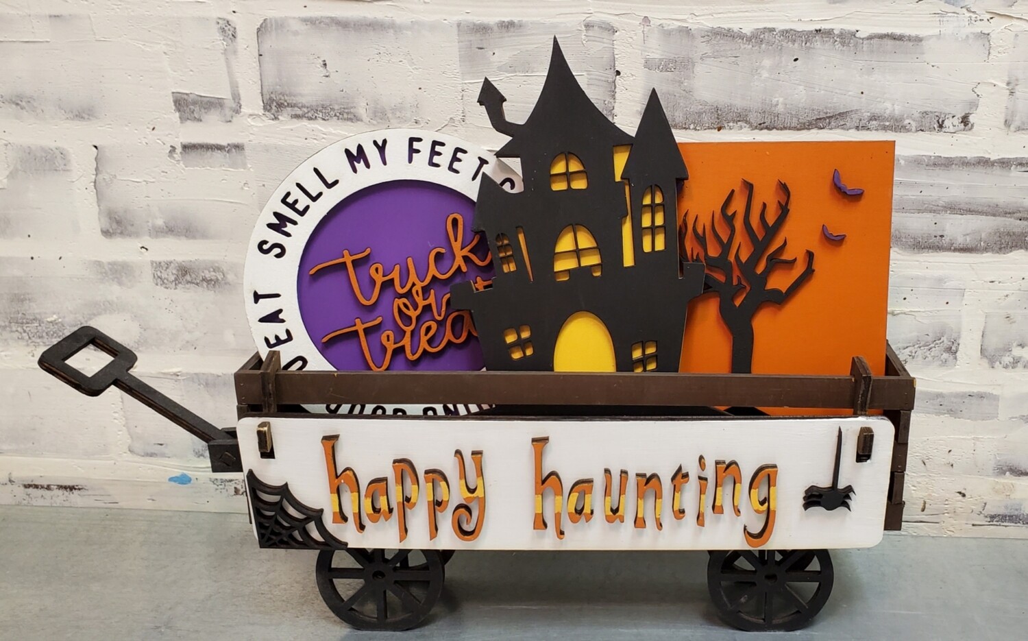 WAGON WITH CHANGEABLE HOLIDAYS **