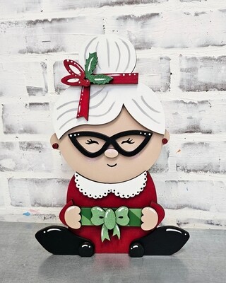 MRS. CLAUS SHELF SITTER