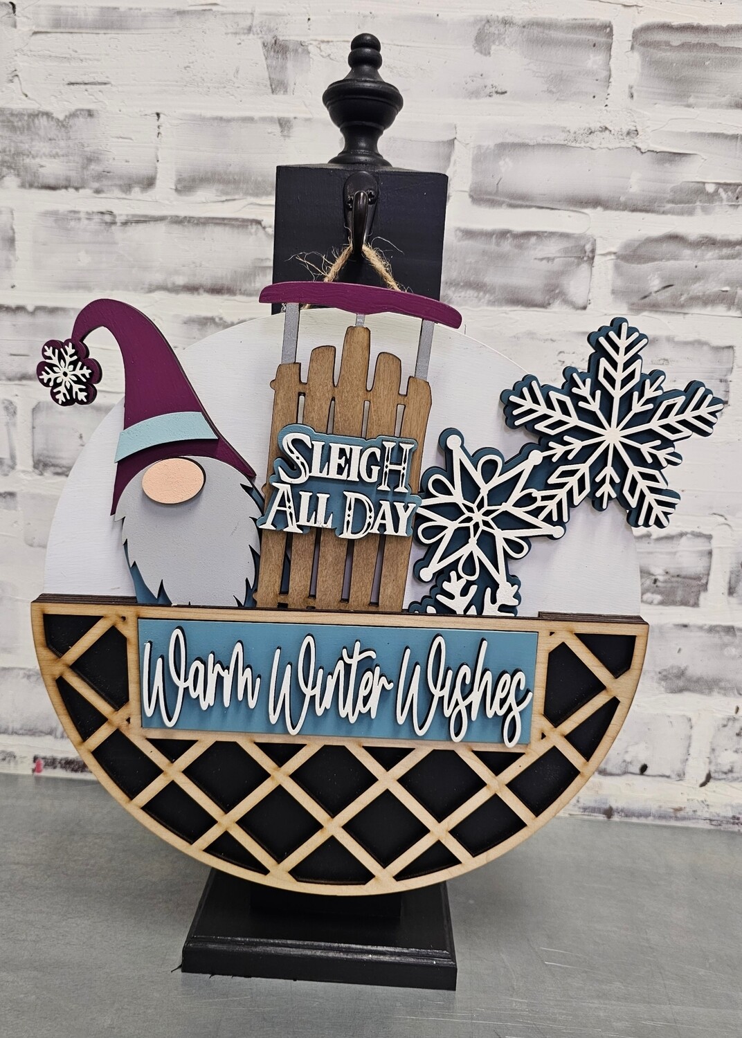 INTERCHANGEABLE HOLIDAY CIRCLE WITH POST -*