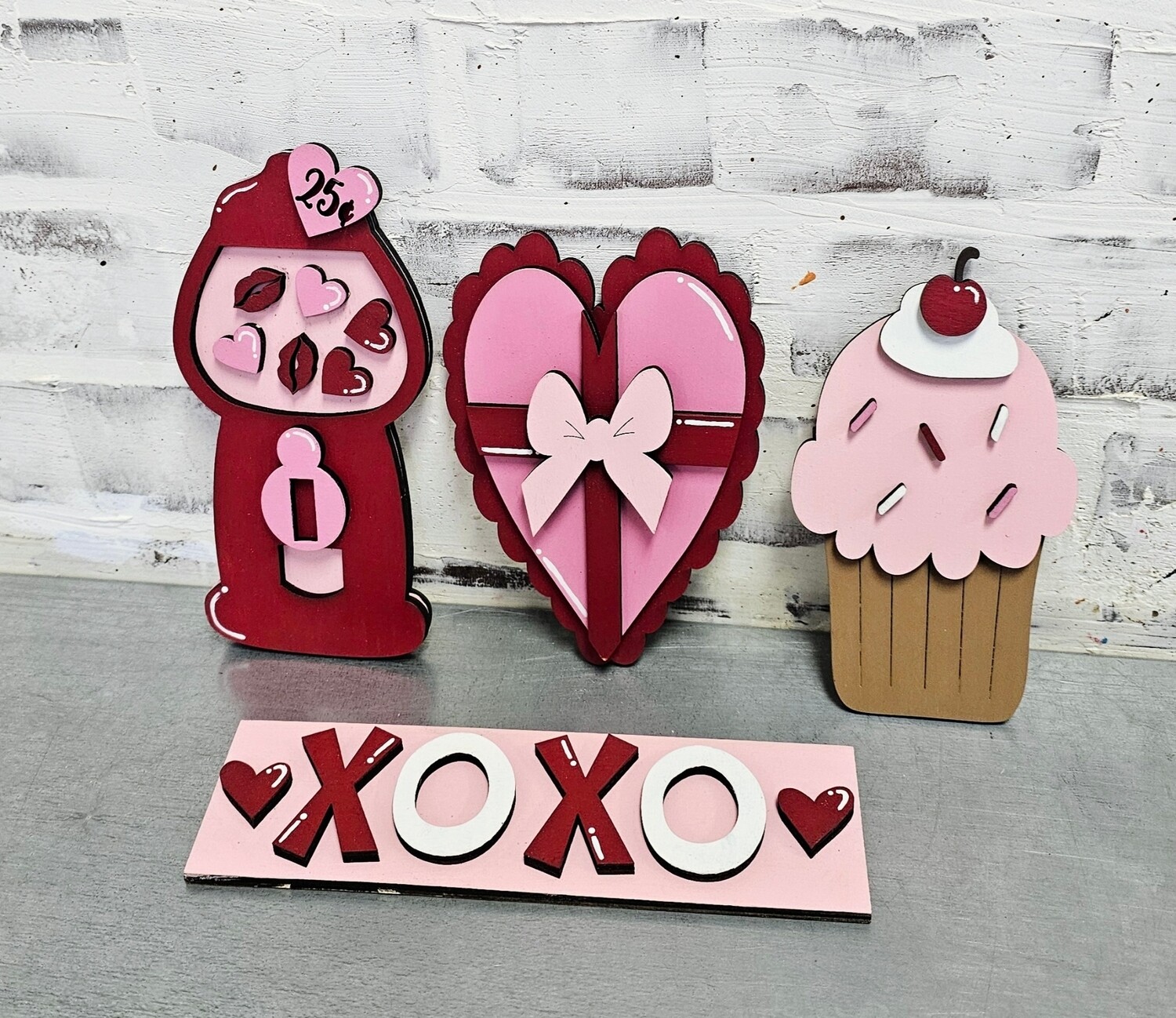 INTERCHANGEABLE HOLIDAY CIRCLE-VALENTINES SET (NO POST or CIRCLE)-*
