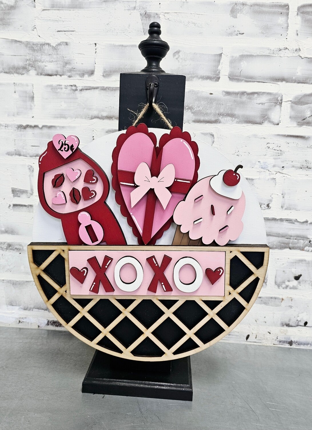 INTERCHANGEABLE HOLIDAY CIRCLE WITH POST -*