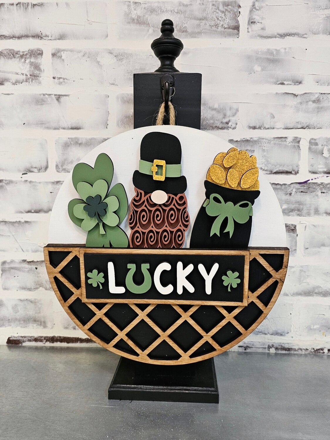 INTERCHANGEABLE HOLIDAY CIRCLE WITH POST -*