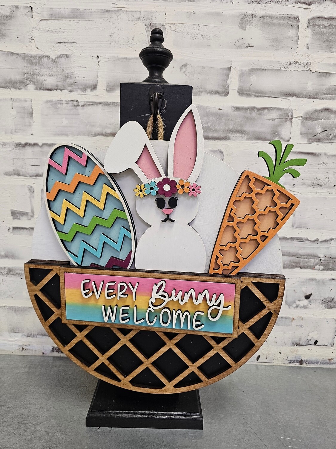 INTERCHANGEABLE HOLIDAY CIRCLE WITH POST -*