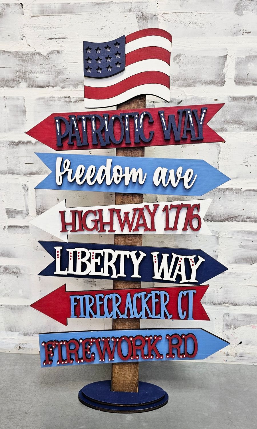 STANDING PATRIOTIC ARROW POST-*