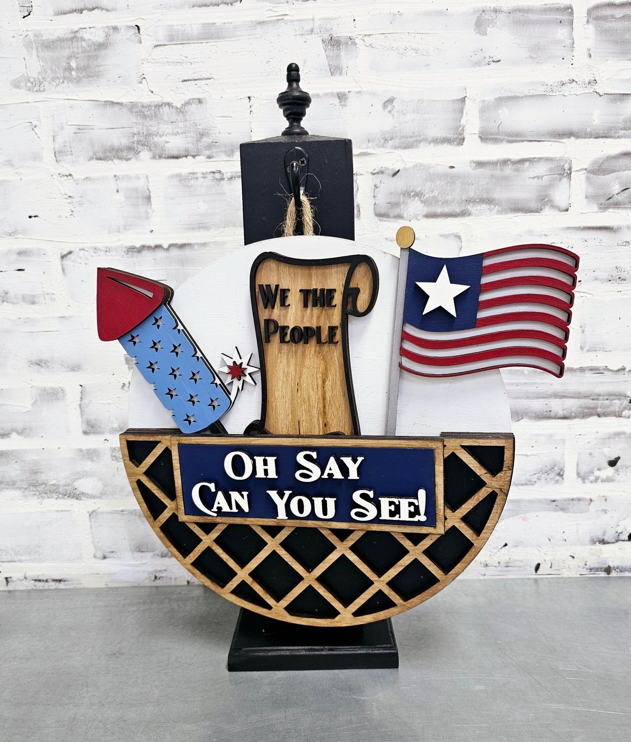 INTERCHANGEABLE HOLIDAY CIRCLE-PATRIOTIC SET ( NO POST OR CIRCLE)*