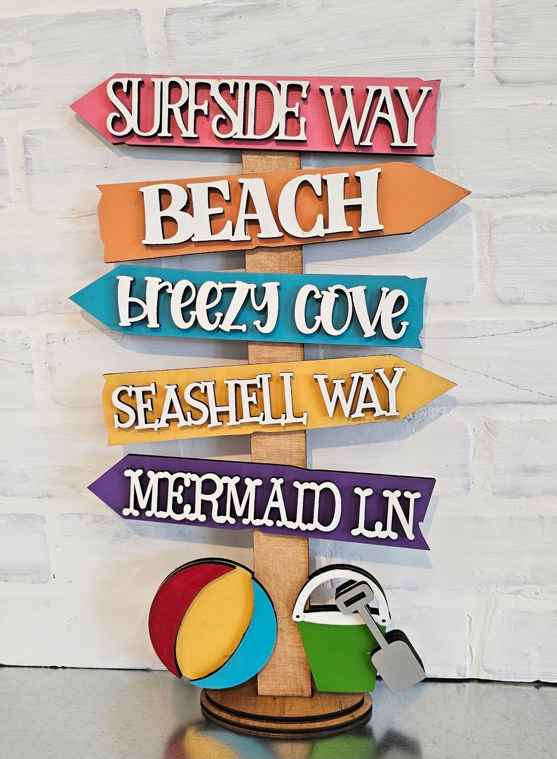 STANDING BEACH ARROW POST *