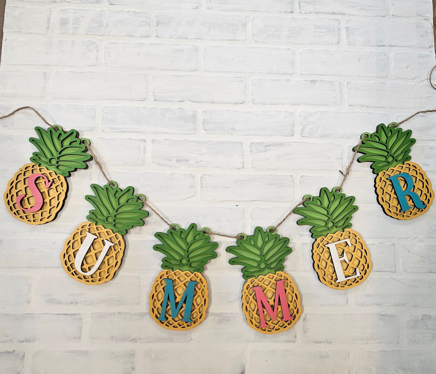 PINEAPPLE BANNER (6)-**