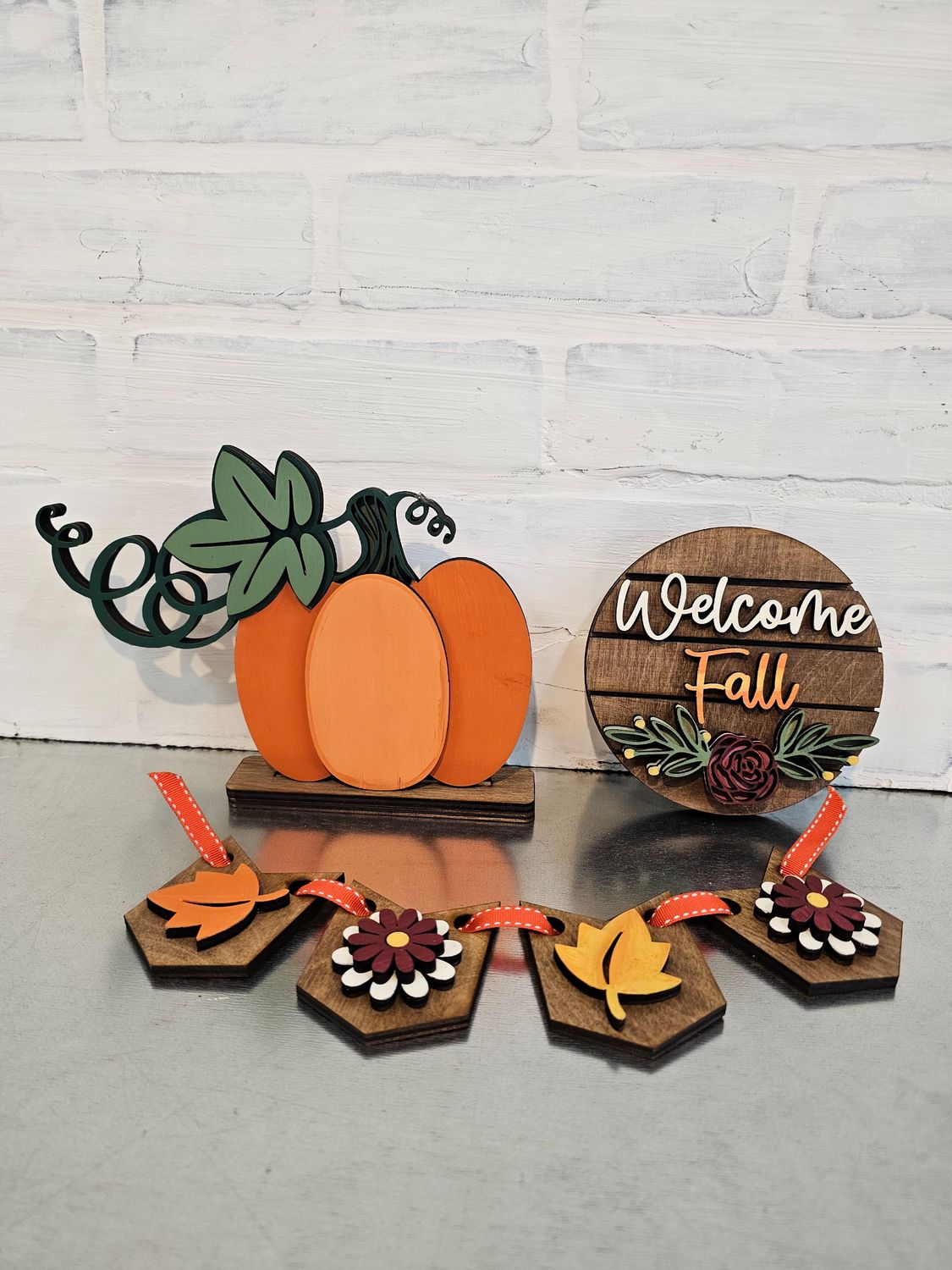 CHAIR DISPLAY-FALL SET (NO CHAIR DISPLAY) *