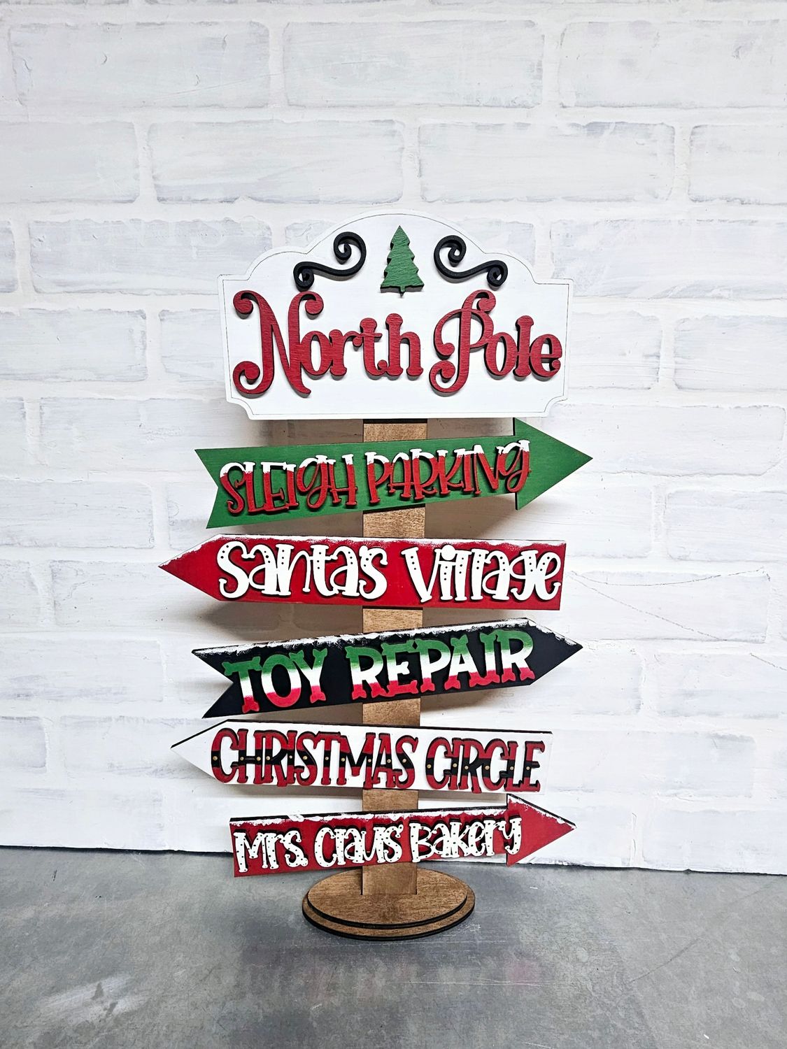 STANDING CHRISTMAS ARROW POST