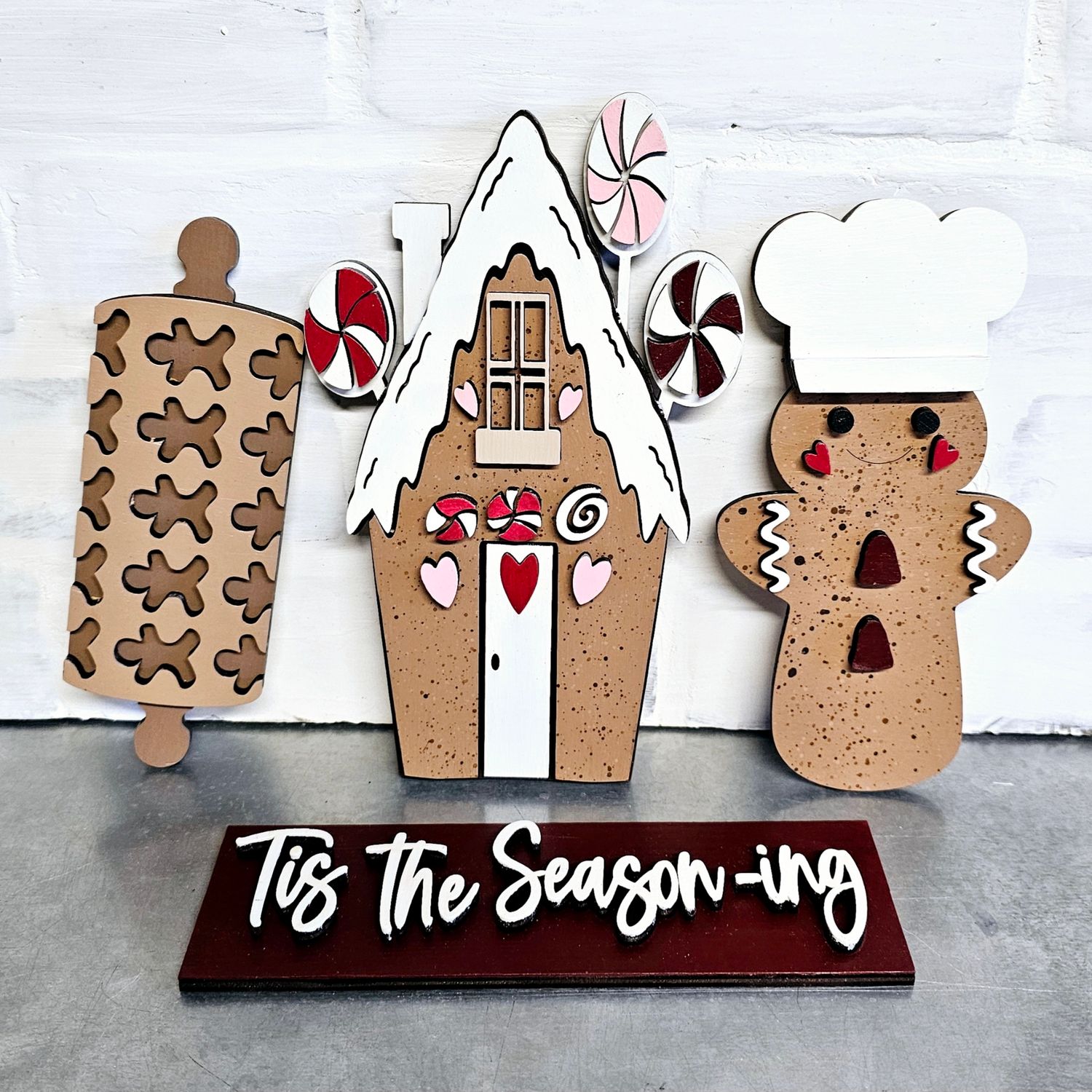 INTERCHANGEABLE HOLIDAY CIRCLE- GINGERBREAD SET  (NO POST OR CIRCLE)*