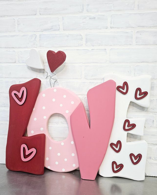 CHANGEABLE COUNTRY BENCH-VALENTINES SET ( NO BENCH)
