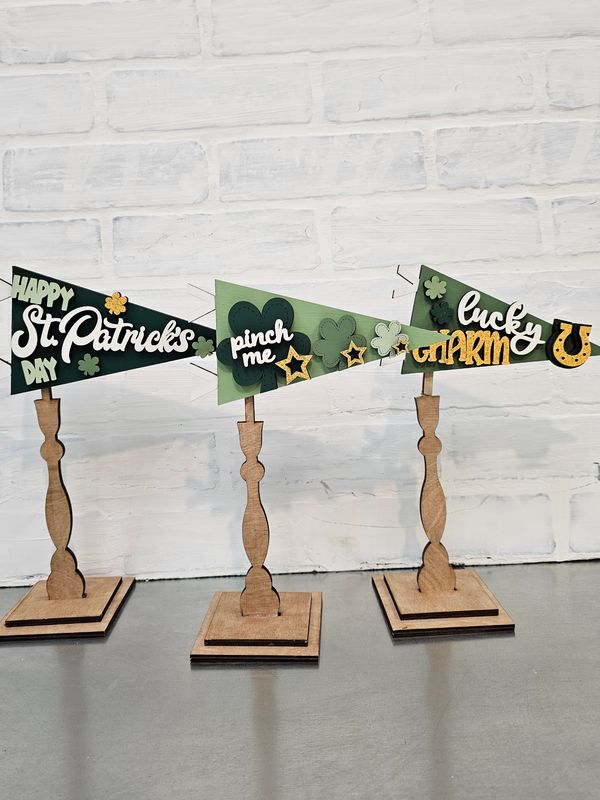 CHANGEABLE PENNANT STANDS WITH CHOSEN SET