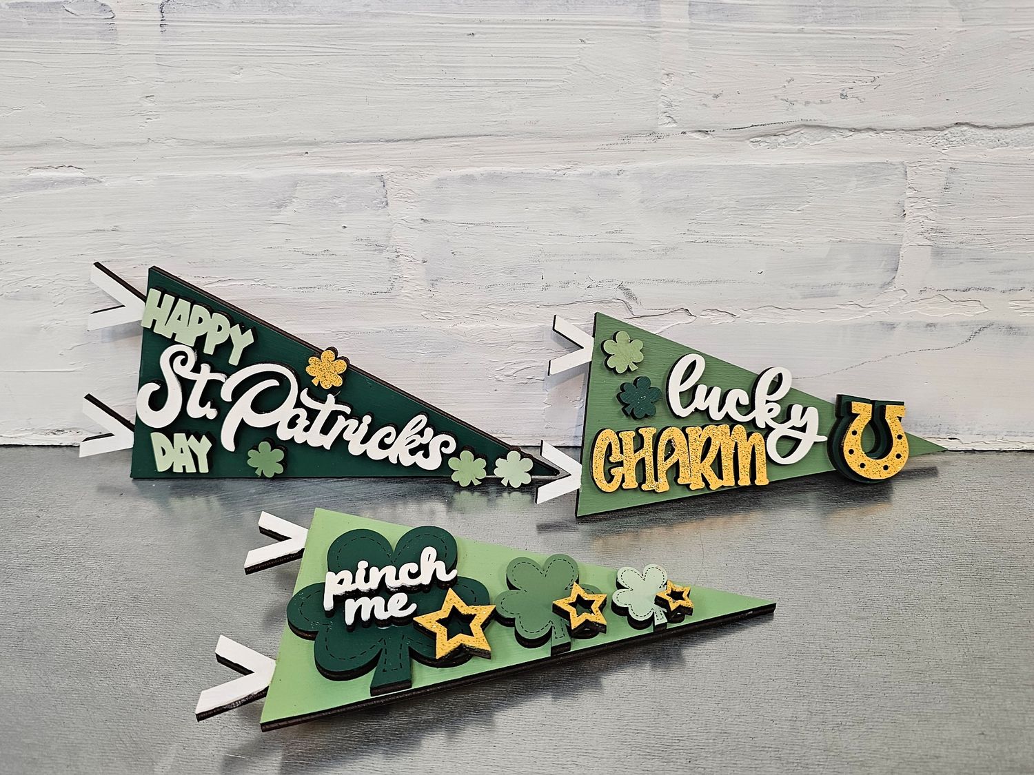 CHANGEABLE PENNANT STANDS-ST. PATRICK&#39;S SET(NO STANDS)
