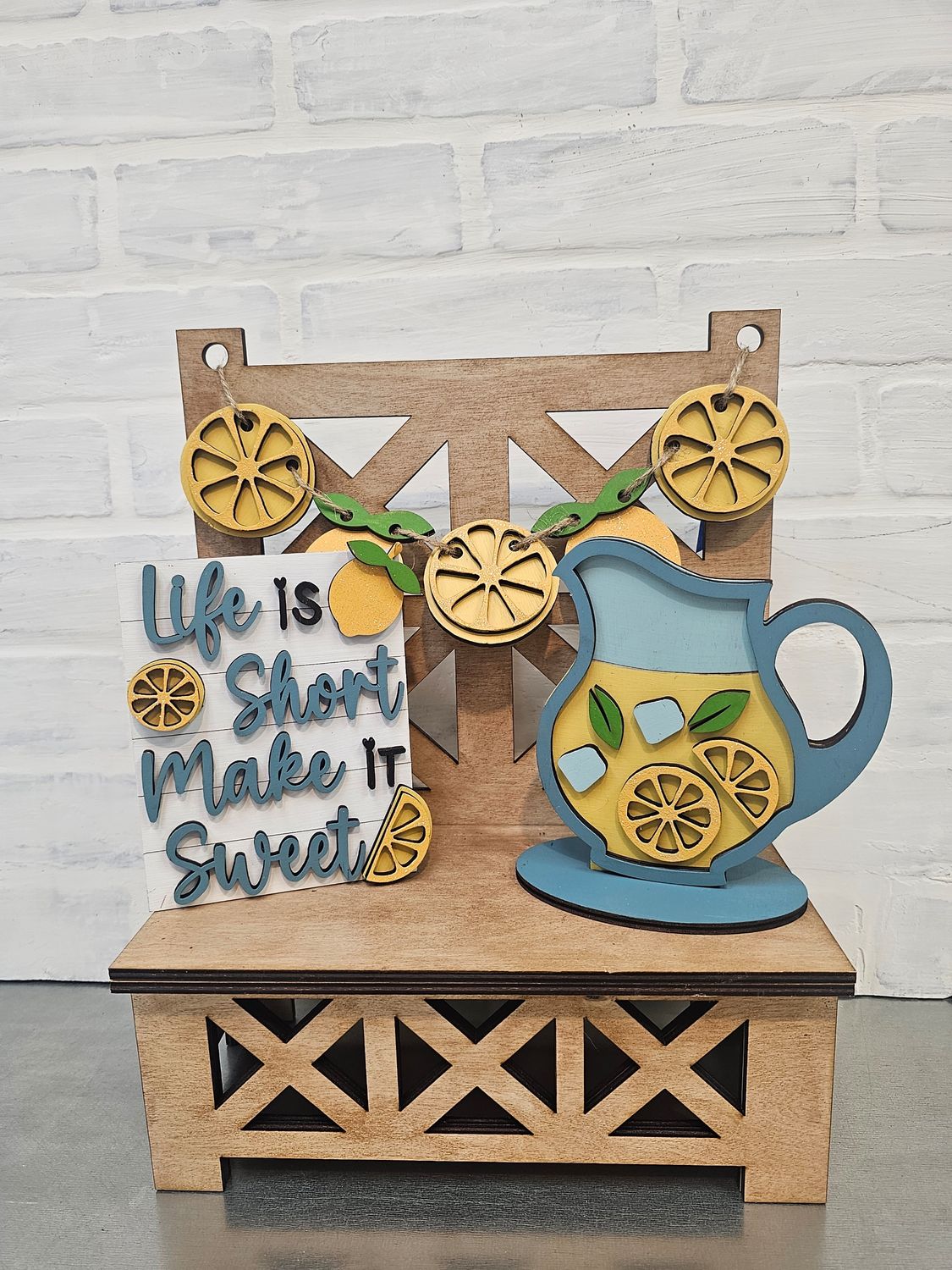 CHANGEABLE COUNTRY CHAIR DISPLAY with chosen SET (14&quot; TALL)*