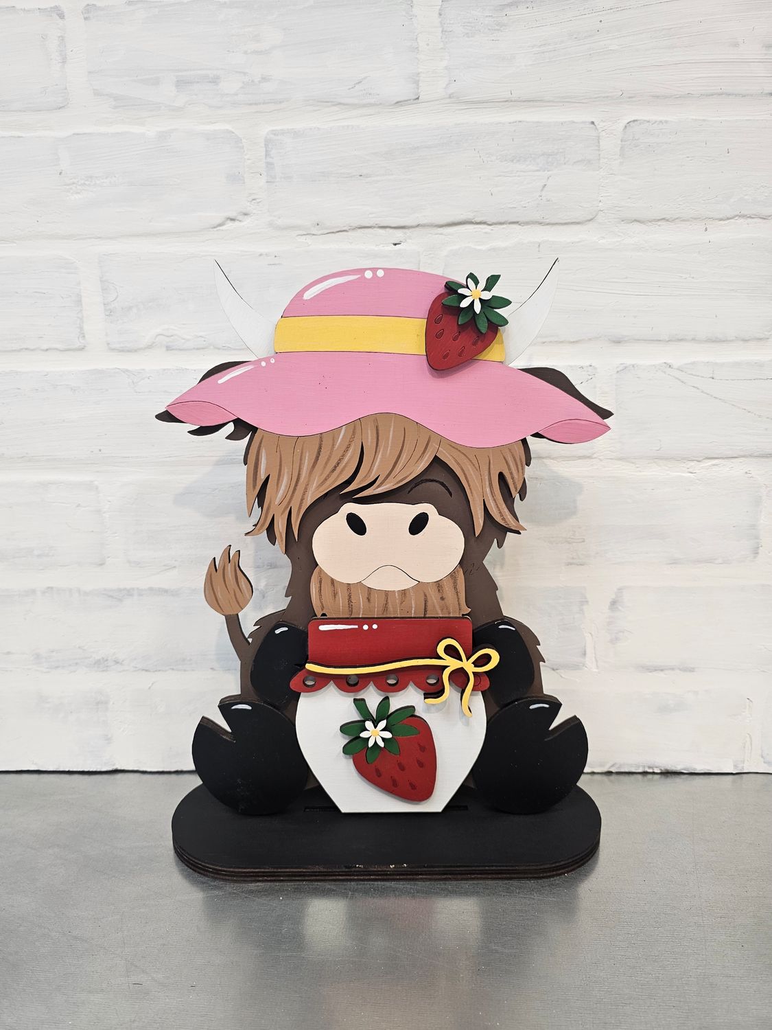 STANDING STRAWBERRY HIGHLAND COW