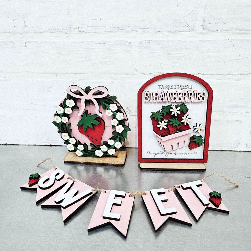 CHANGEABLE CHAIR DISPLAY- STRAWBERRY SET (NO CHAIR)