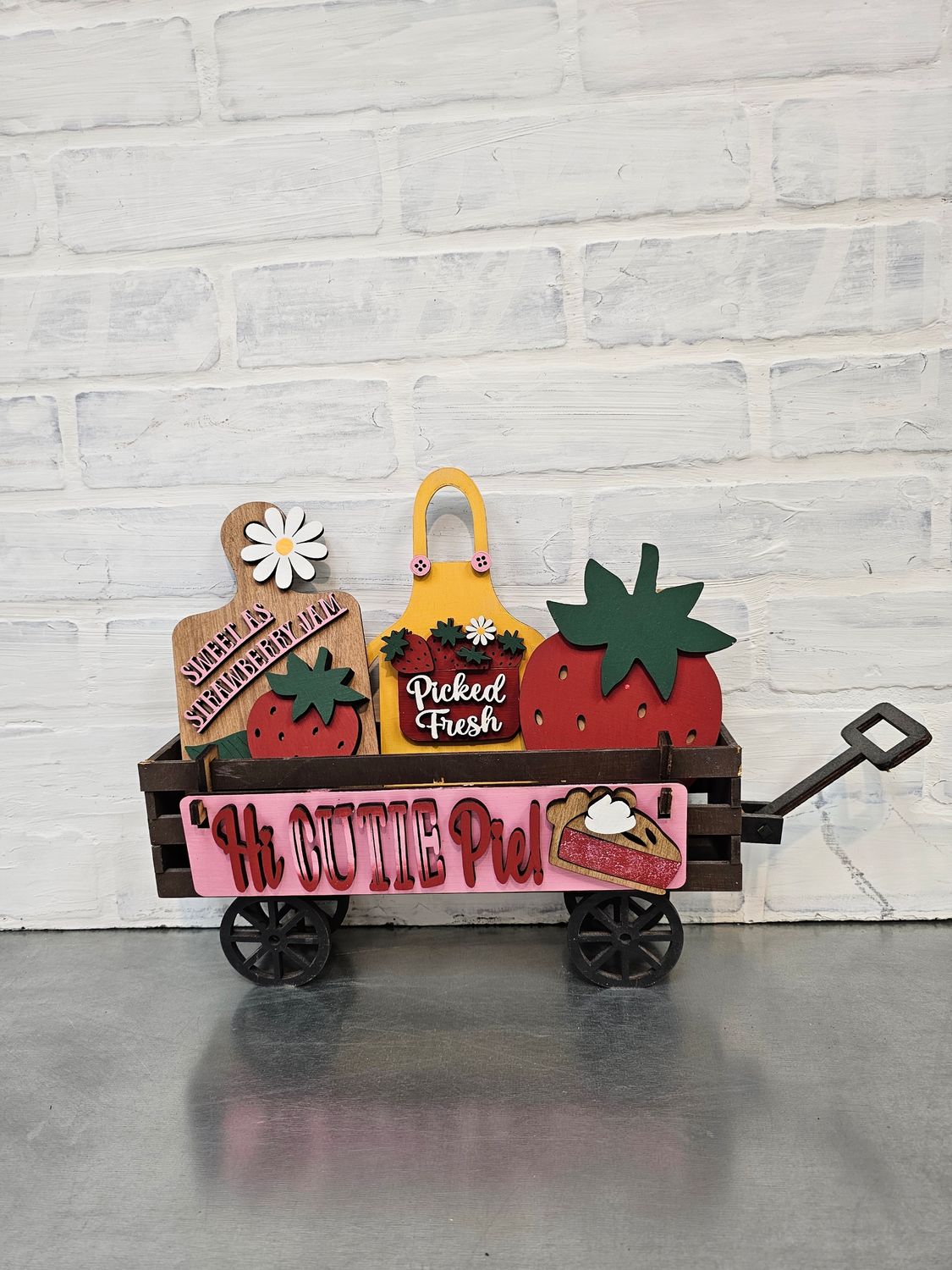WAGON WITH CHANGEABLE HOLIDAYS **