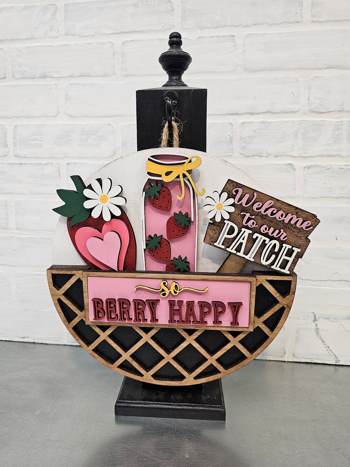 INTERCHANGEABLE HOLIDAY CIRCLE WITH POST -*