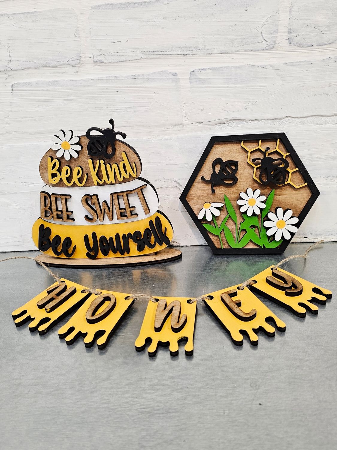 CHAIR DISPLAY-HONEY BEE SET ( NO CHAIR)