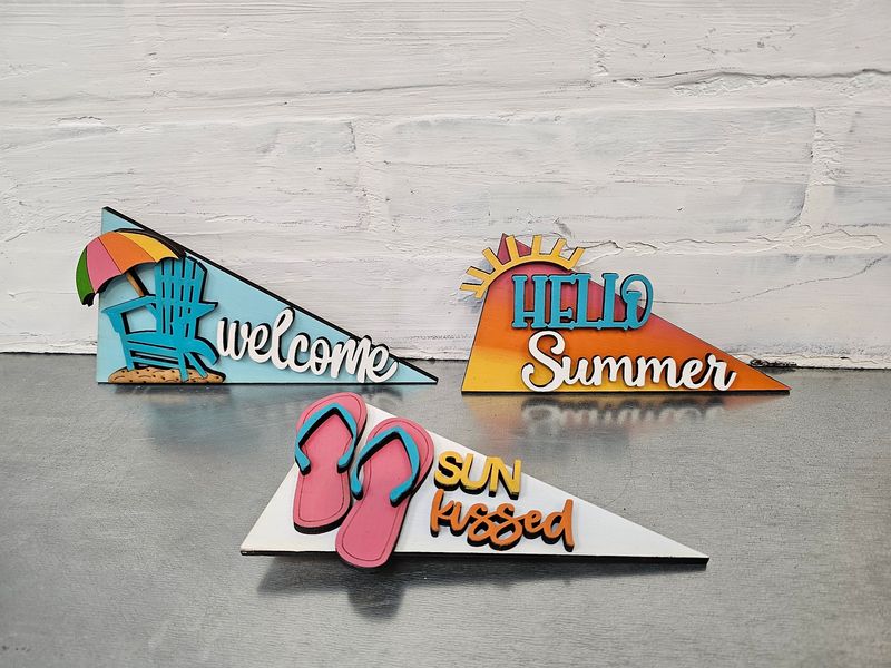 CHANGEABLE PENNANT STAND-BEACH SET ( NO STANDS)