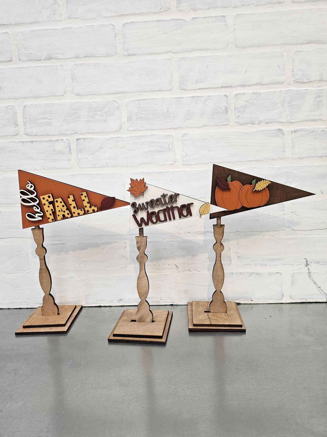 CHANGEABLE PENNANT STANDS WITH CHOSEN SET
