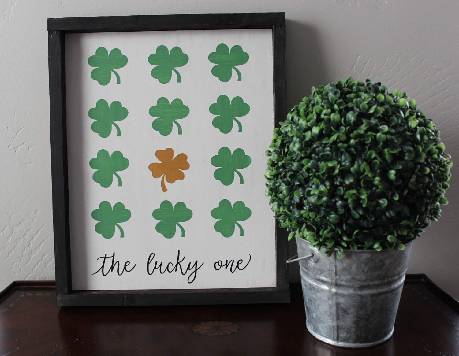 THE LUCKY ONE SIGN (12 x 15)-P