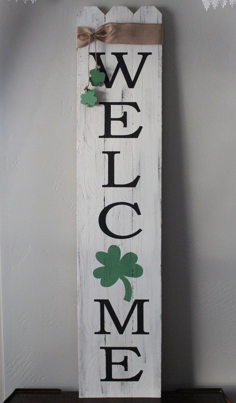 SHAMROCK WELCOME POST-**