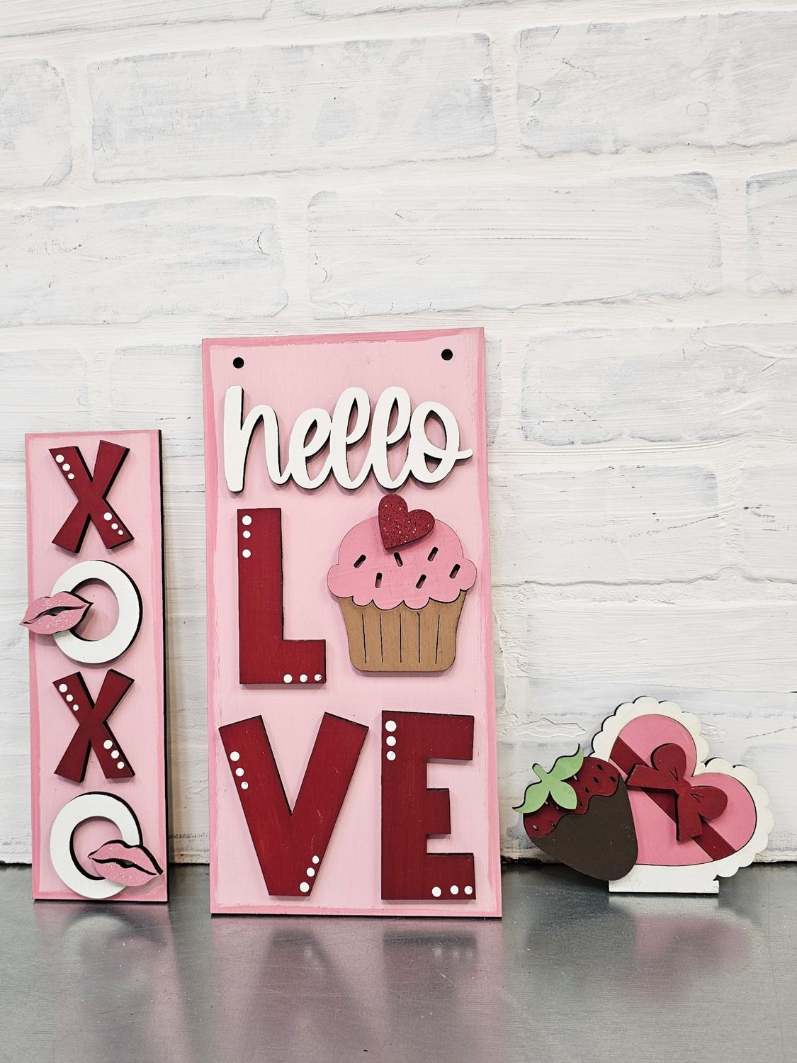 STANDING INTERCHANGEABLE POST-VALENTINES SET