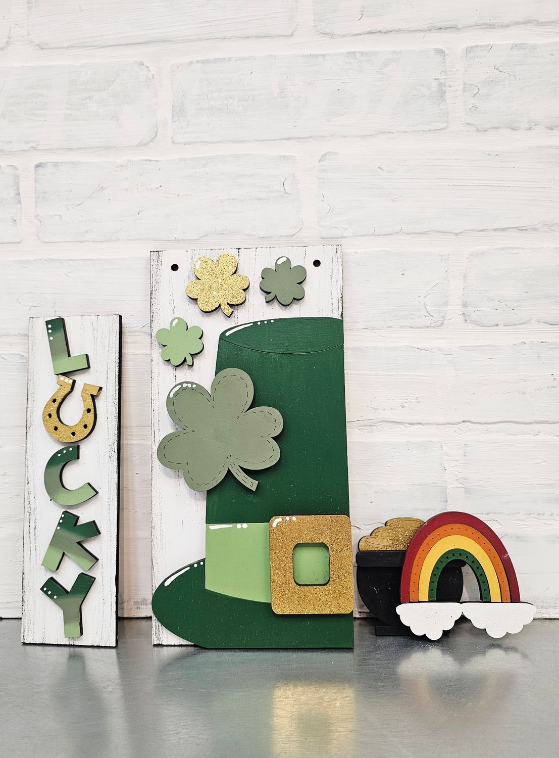 STANDING CHANGEABLE POST- ST. PATRICK'S SET ( NO POST)