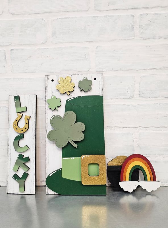 STANDING CHANGEABLE POST- ST. PATRICK'S SET ( NO POST)