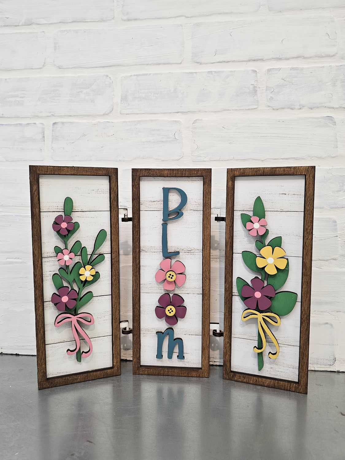 STANDING SPRING TRIO OF SIGNS