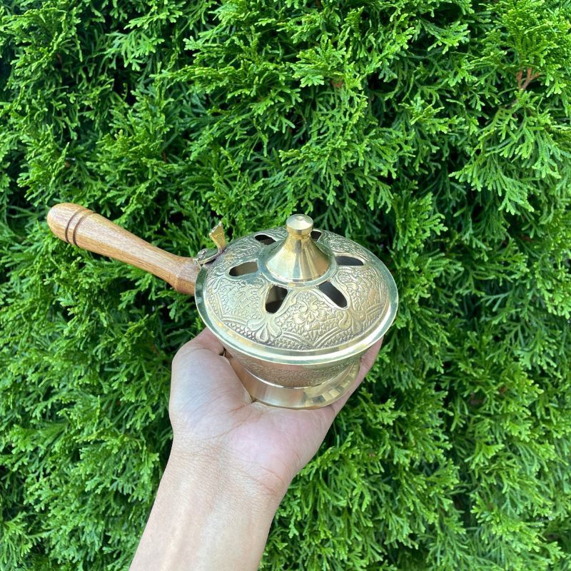 Brass Burner 8in W  Wooden Handle