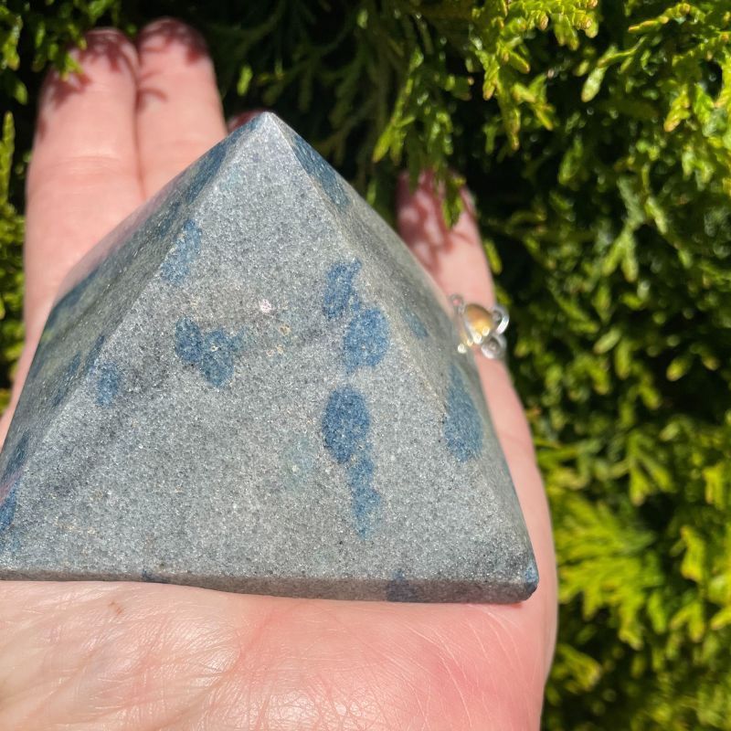 Magnesium Quartz Pyramid