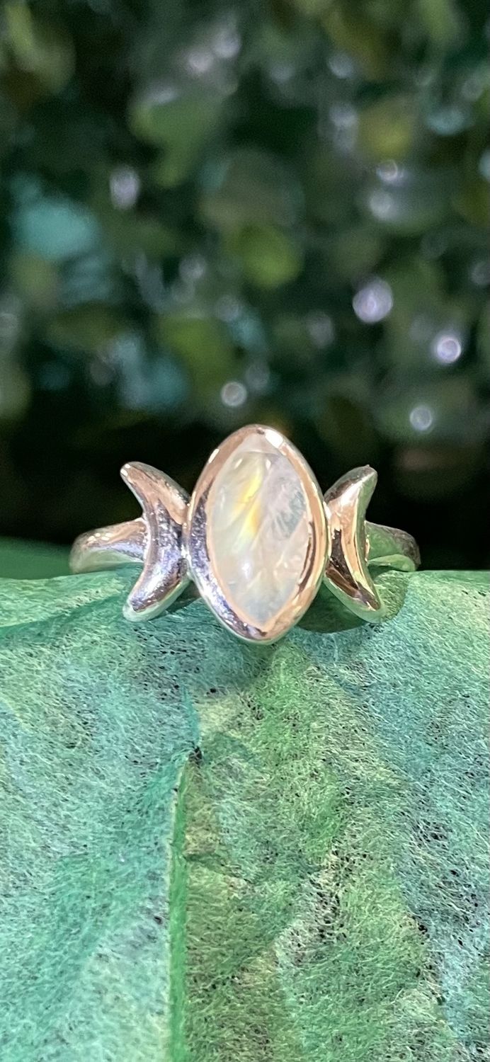 Marquesa Goddess Rainbow Moonstone Ring Sz 7