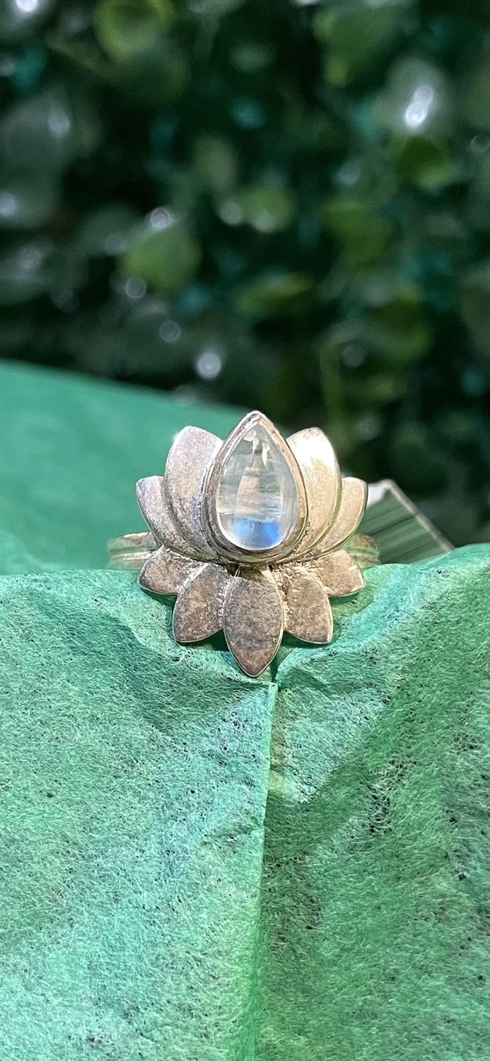 Moonstone Ring Sz6 Lotus