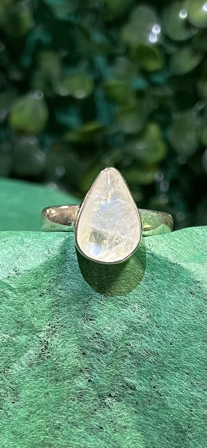 Moonstone Ring Sz6 Faceted Drop