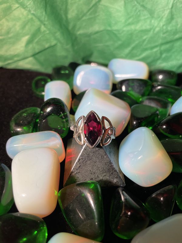 Garnet Triquetra Sterling Ring Sz 7