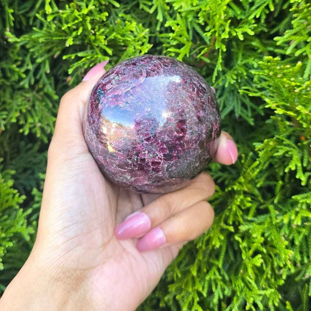 Garnet Sphere 70mm