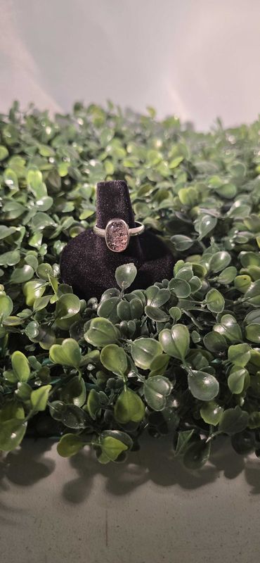 Orire Quartz Oval ring Sz 9